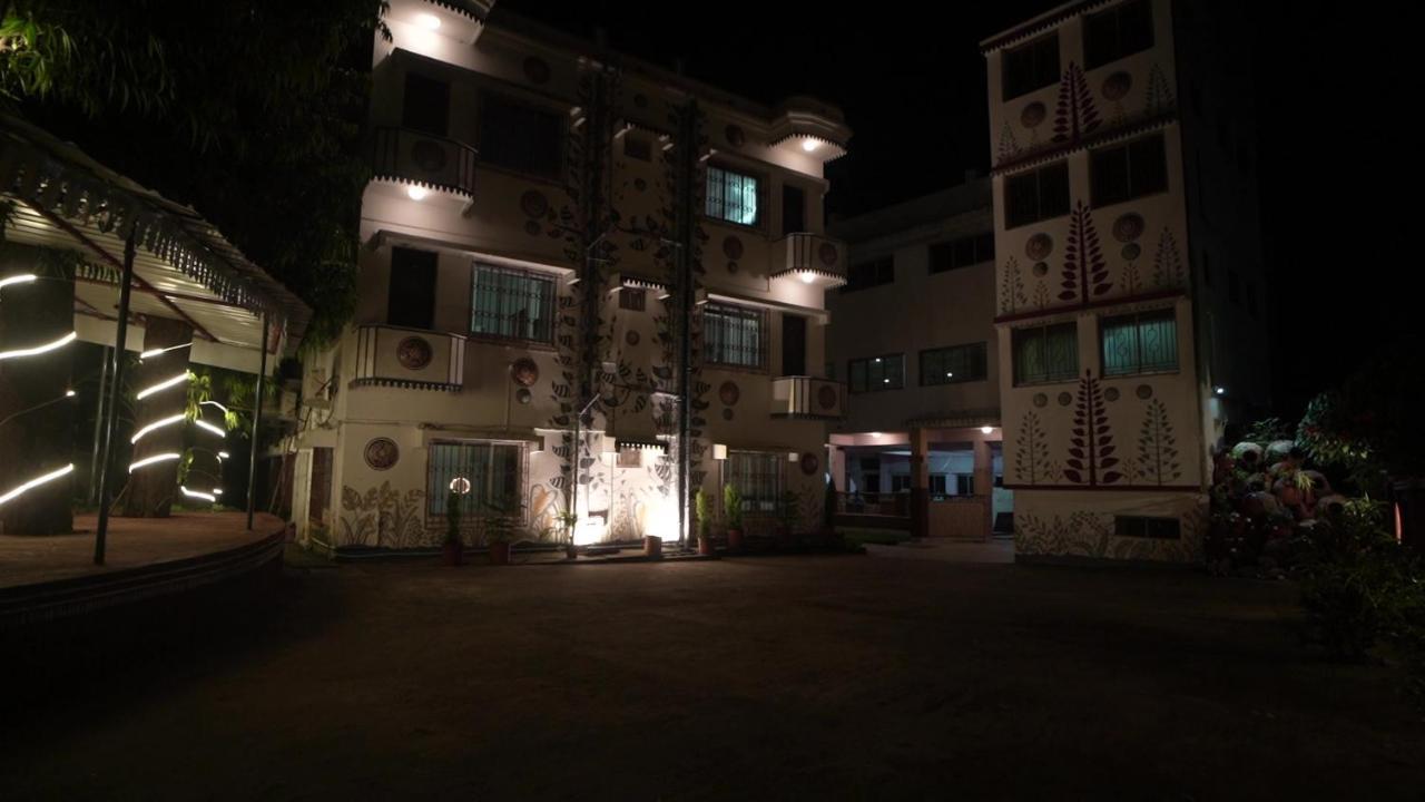 Hotel Kolam Shānti Niketan Exterior foto