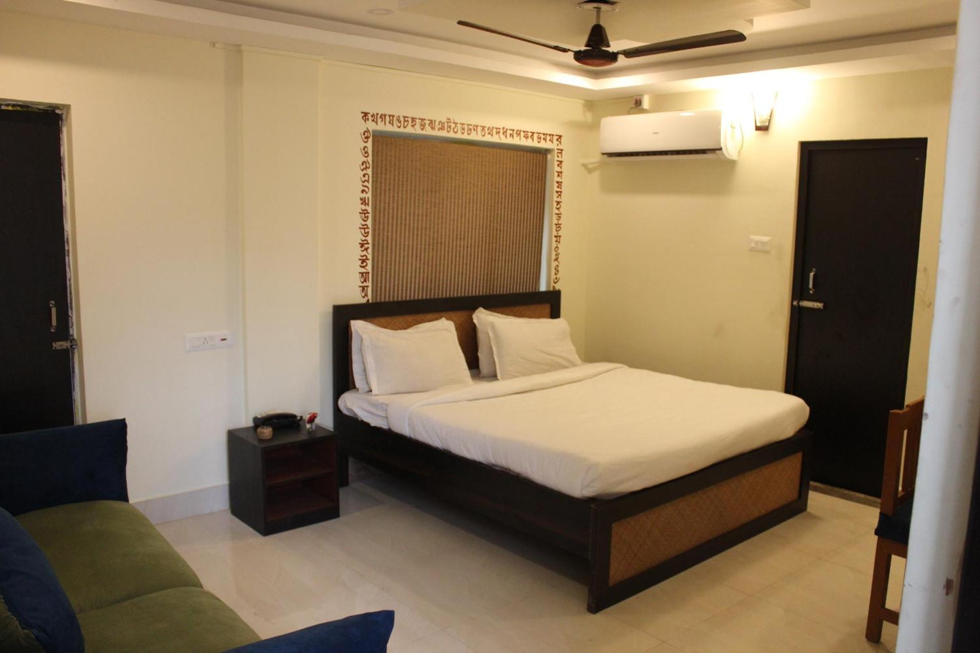 Hotel Kolam Shānti Niketan Exterior foto
